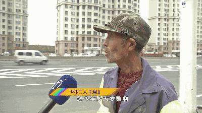 老人说英语.jpg